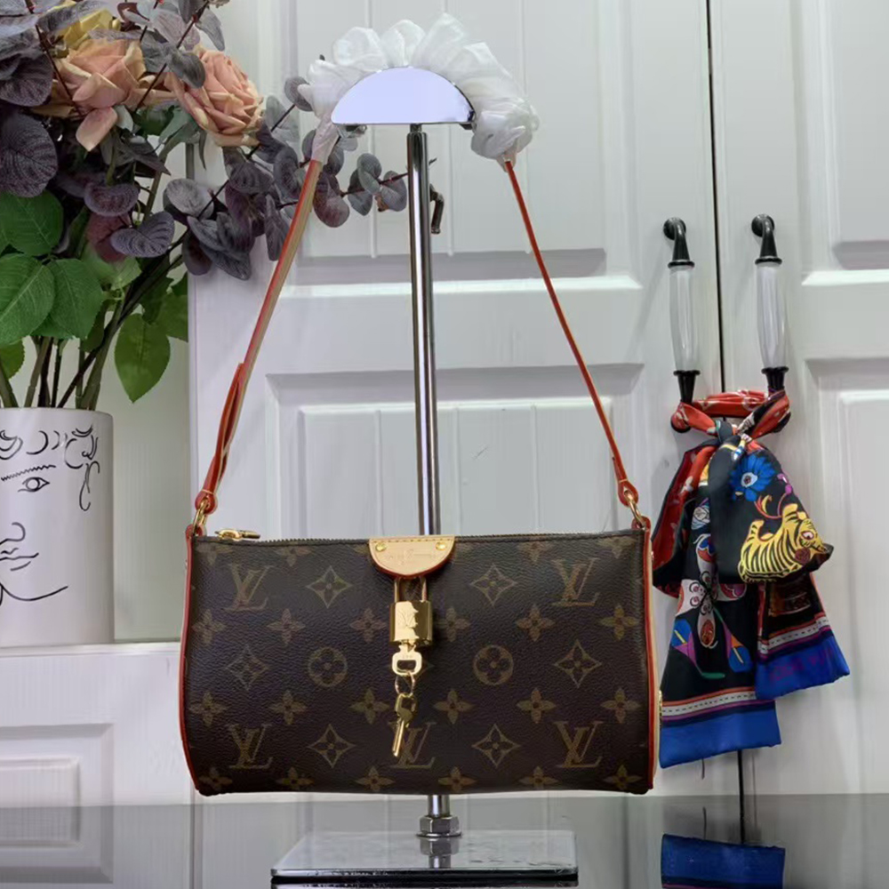 LV Pochette Tirette