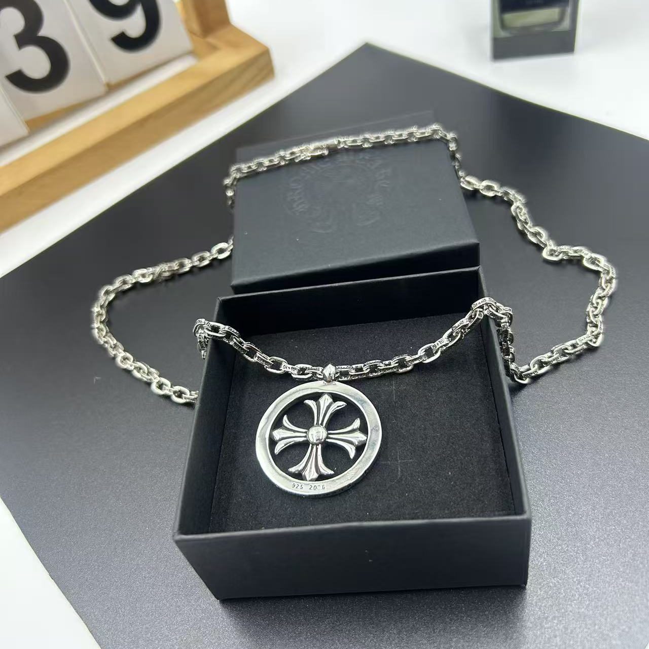 CHROME HEARTS ROUND PENDANT CROSS NECKLACE