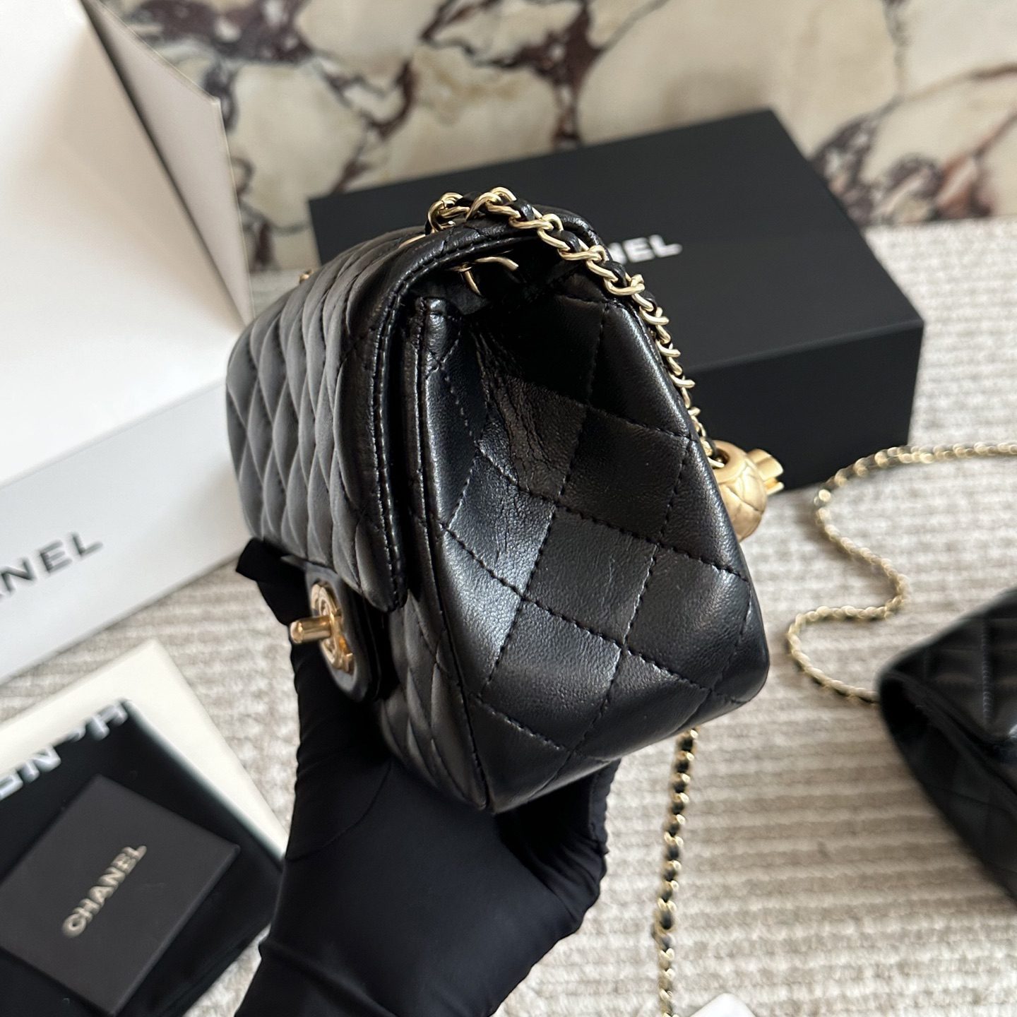 CLASSIC HANDBAG BLACK SMALL 20CM
