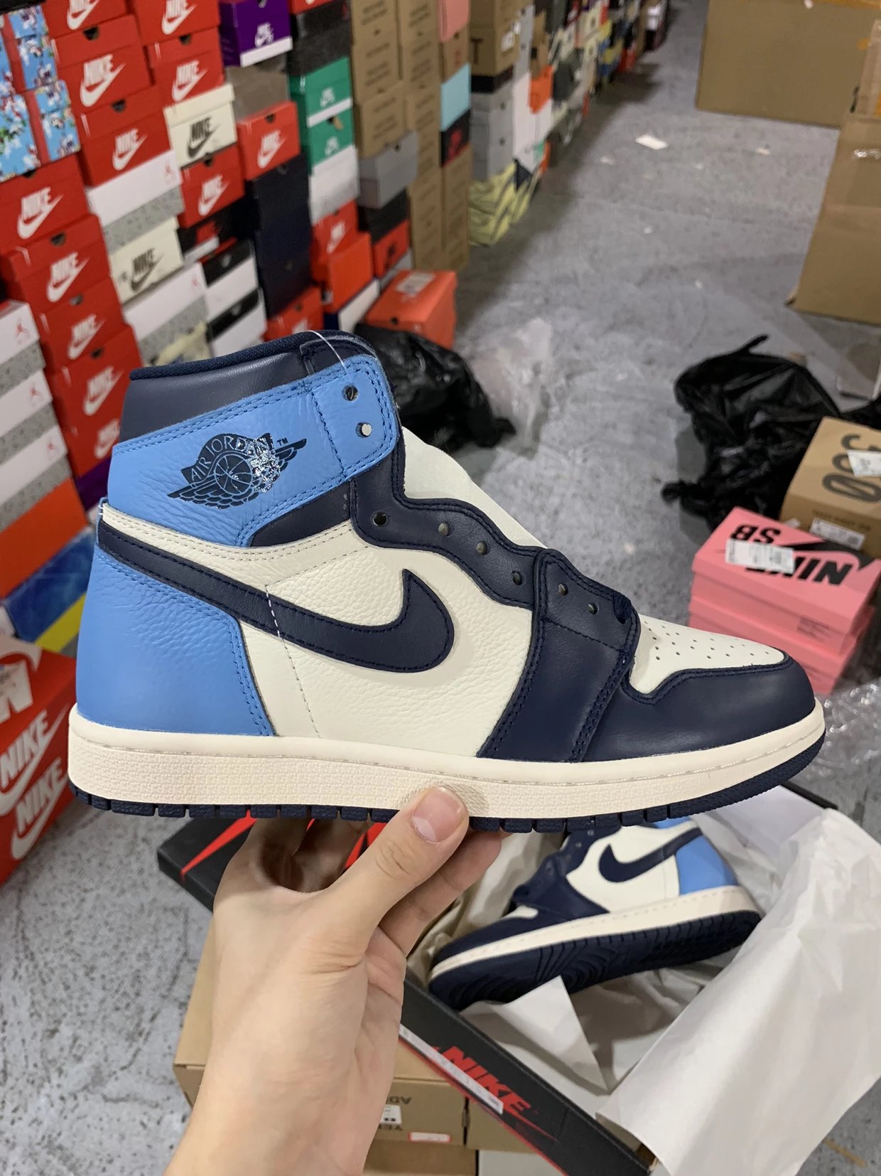Air Jordan 1 Retro High Obsidian
