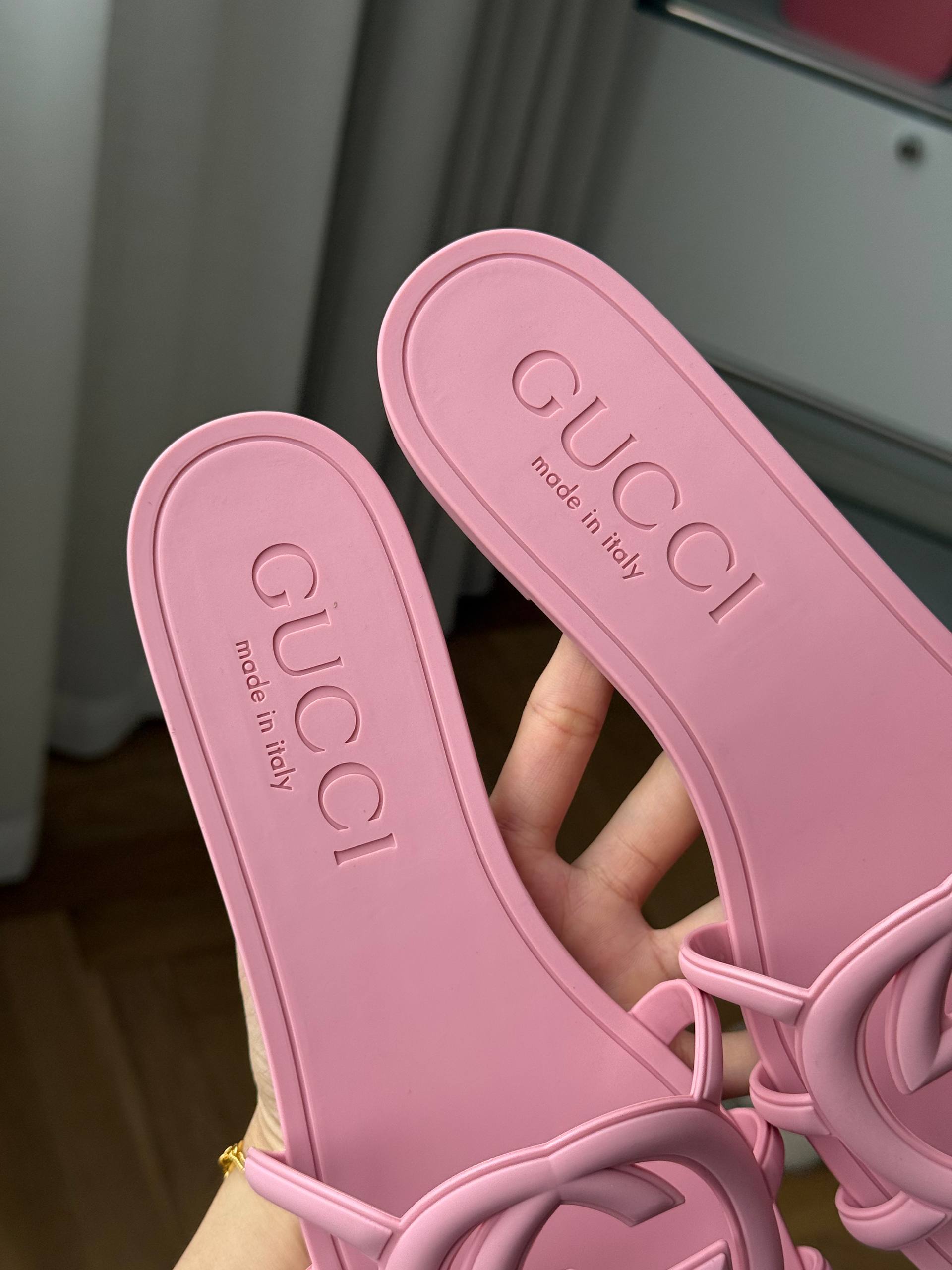 Gucci Interlocking GG Cutout Rubber Flat Slide Sandals