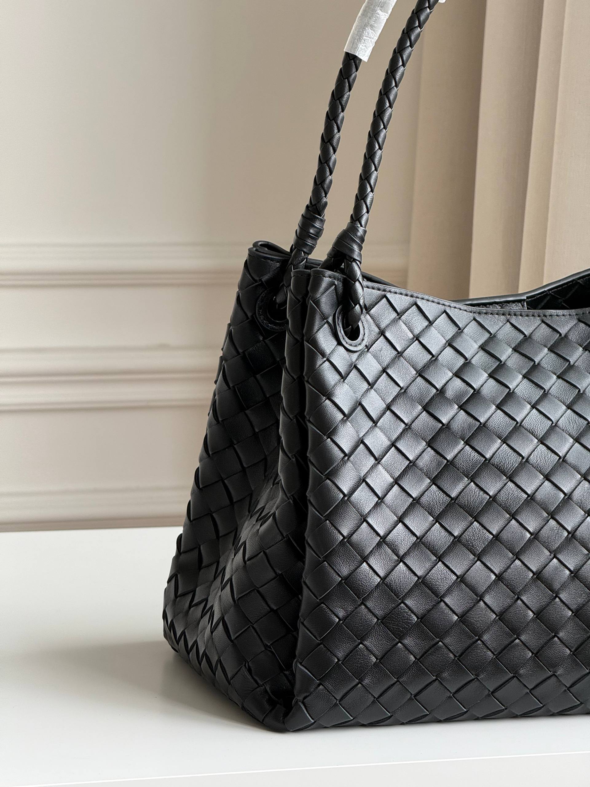 Bottega Veneta Andiamo Medium Intrecciato Leather Tote Bag