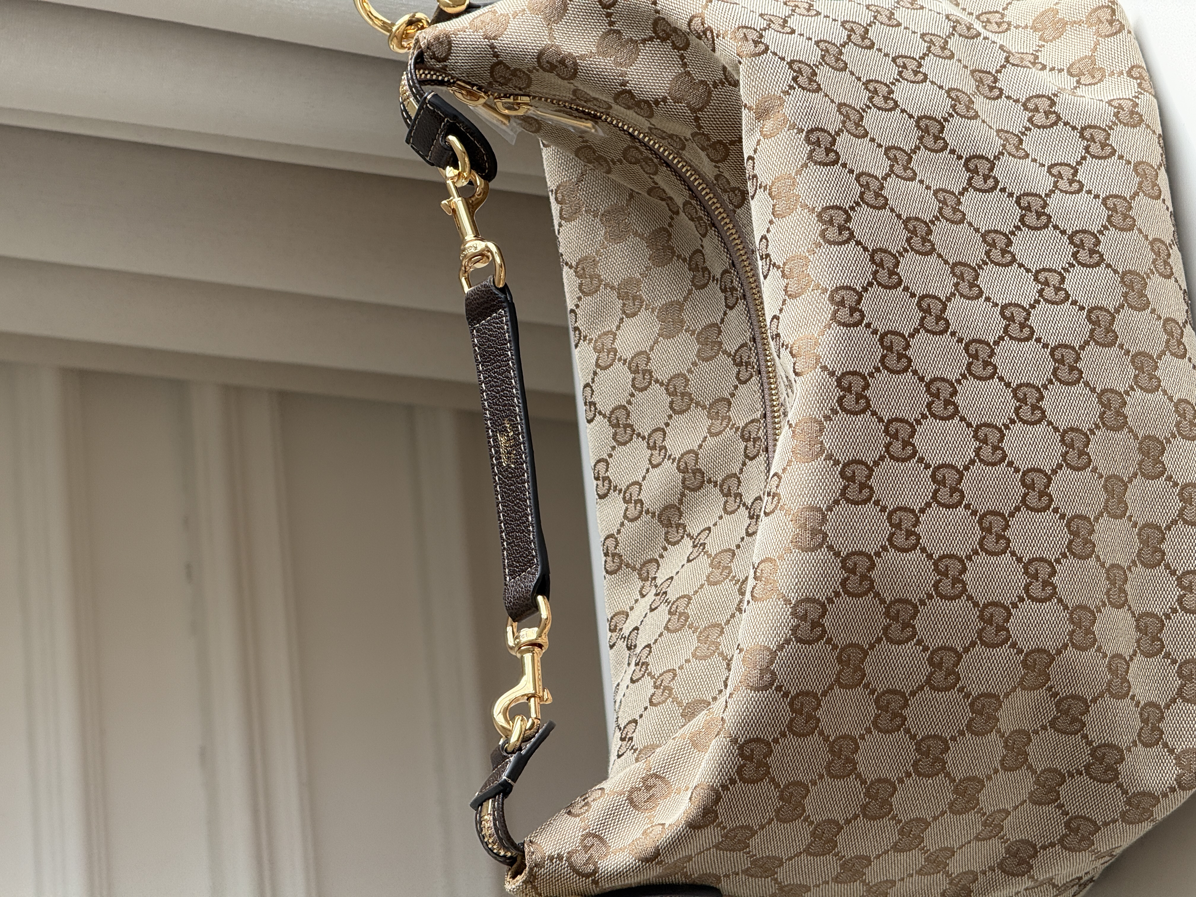 Gucci GG Supreme Canvas Hobo Underarm Tote Bag