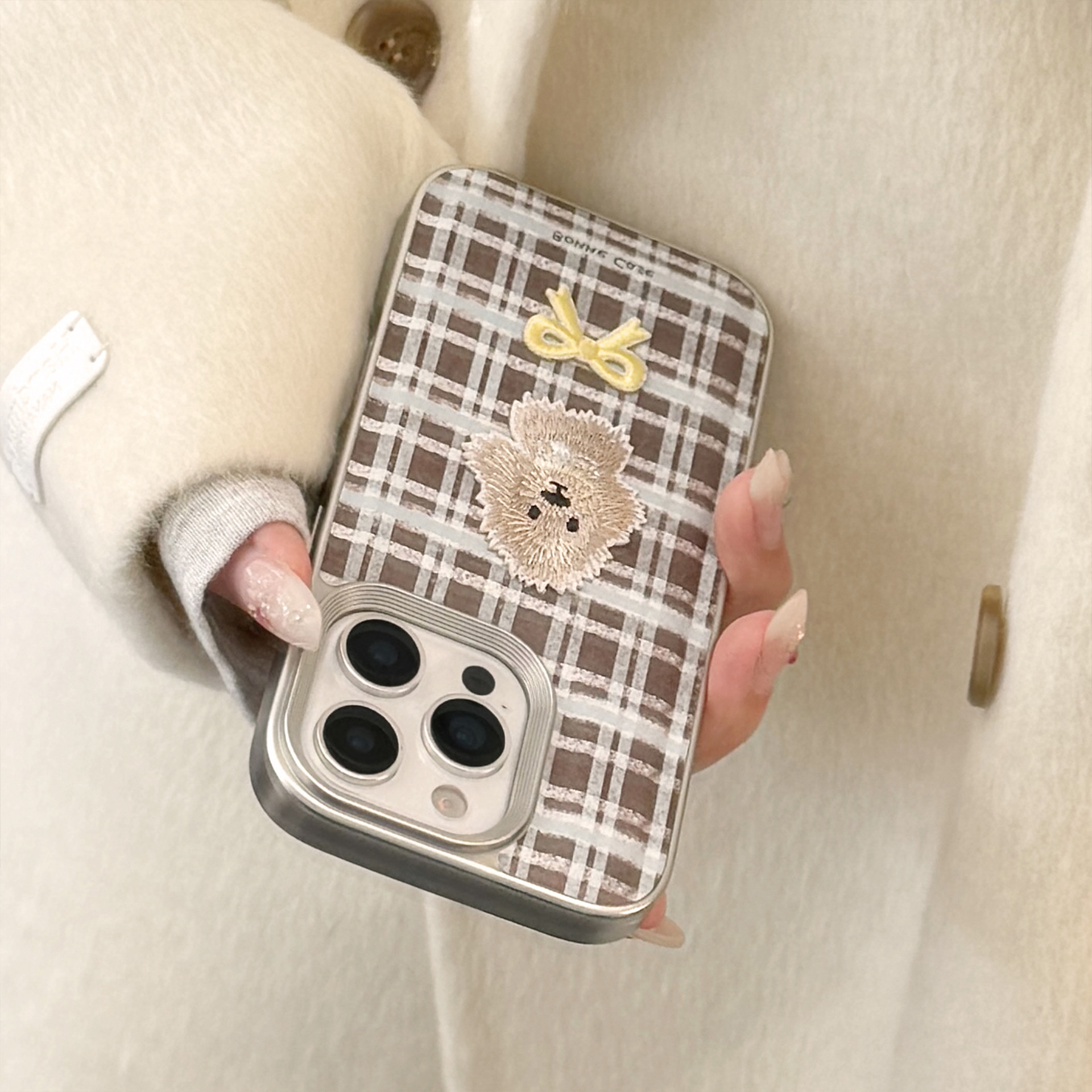 Plaid embroidered puppy Apple 16 mobile phone case 17promax suitable for iPhone15 retro leather