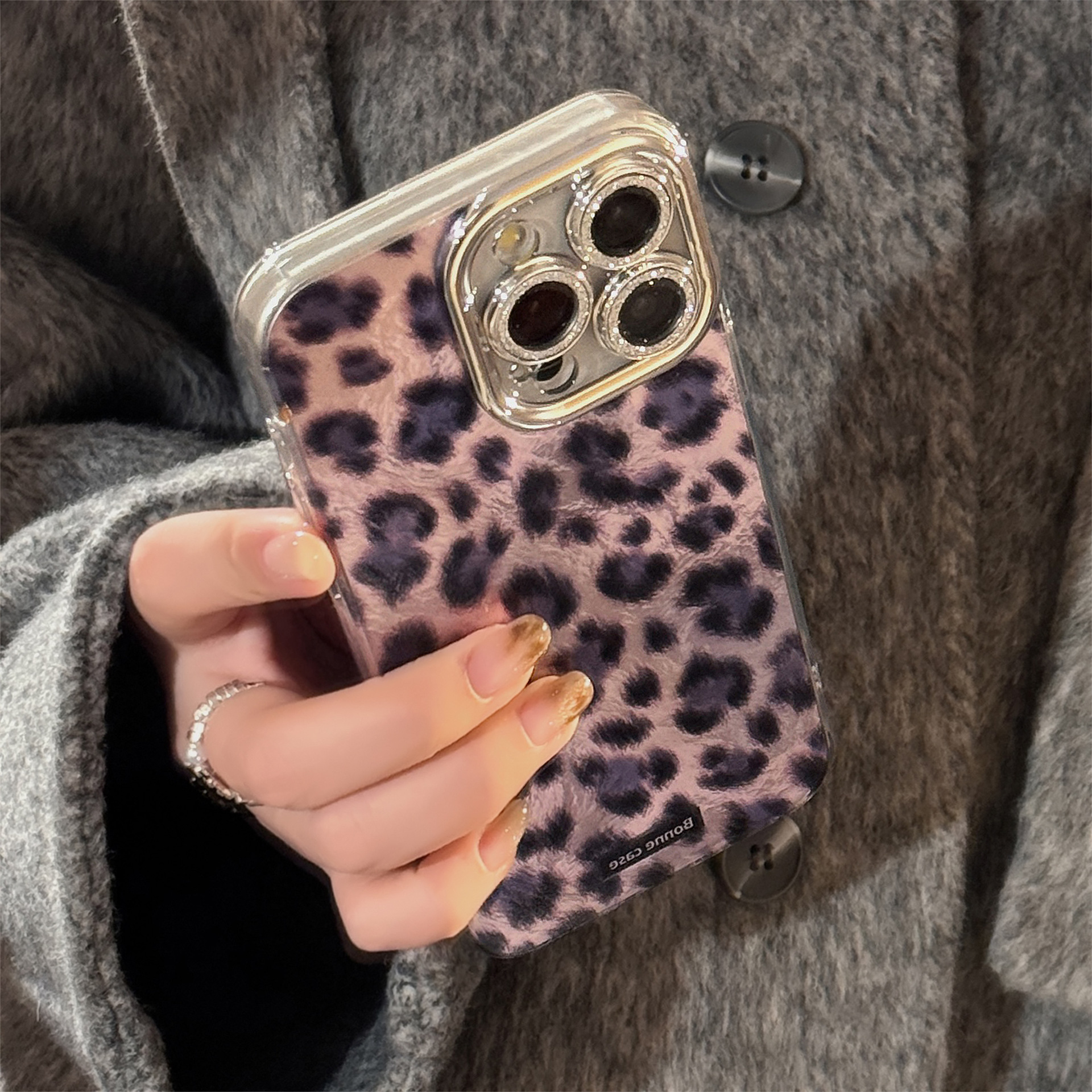 Personalized hot girl leopard pattern is suitable for Apple 16 mobile phone case iphone17promax premium sense 12 lens film 14 hard