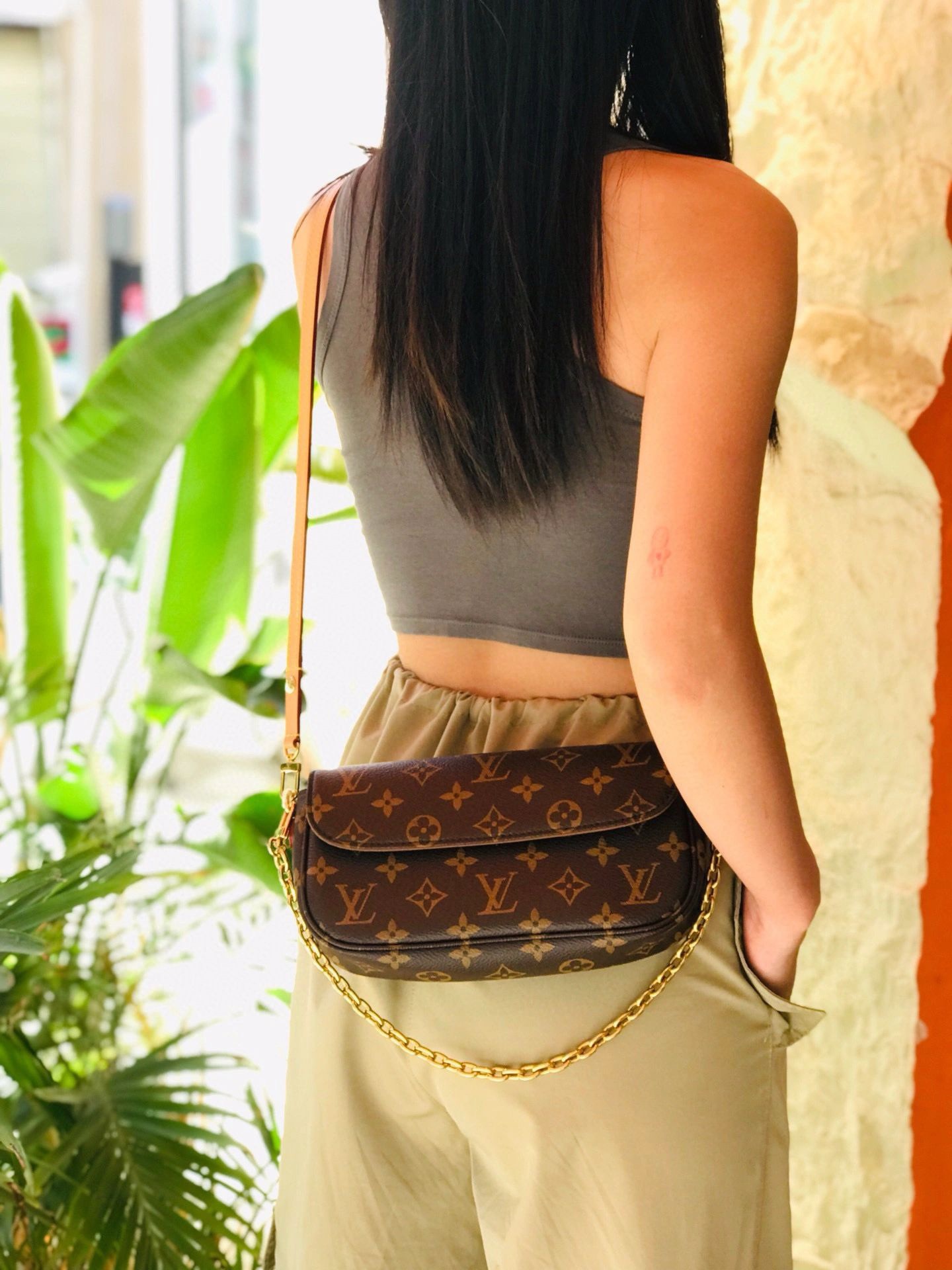 LV Wallet On Chain lVY RETICULE