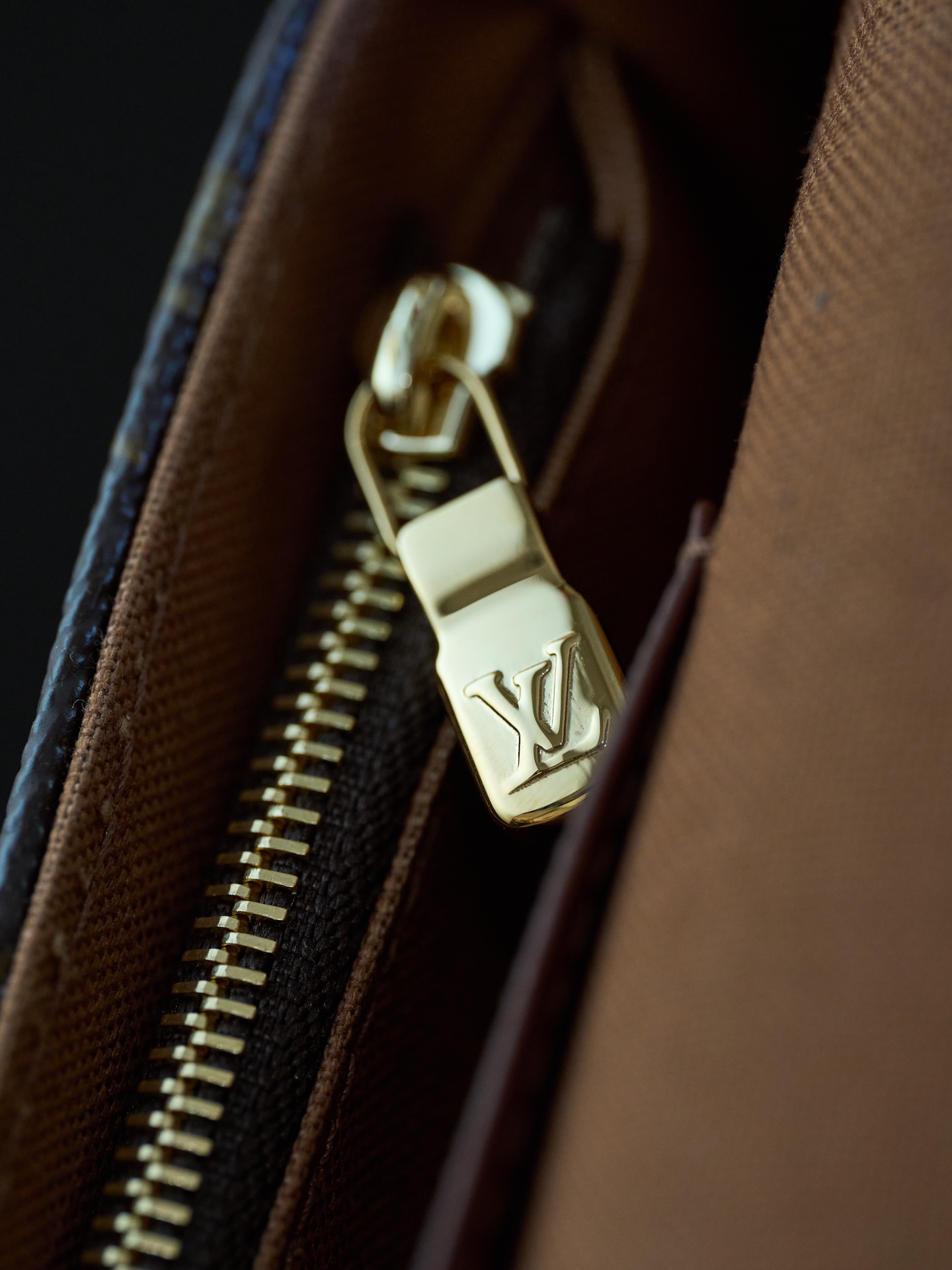 LV Wallet On Chain lVY RETICULE