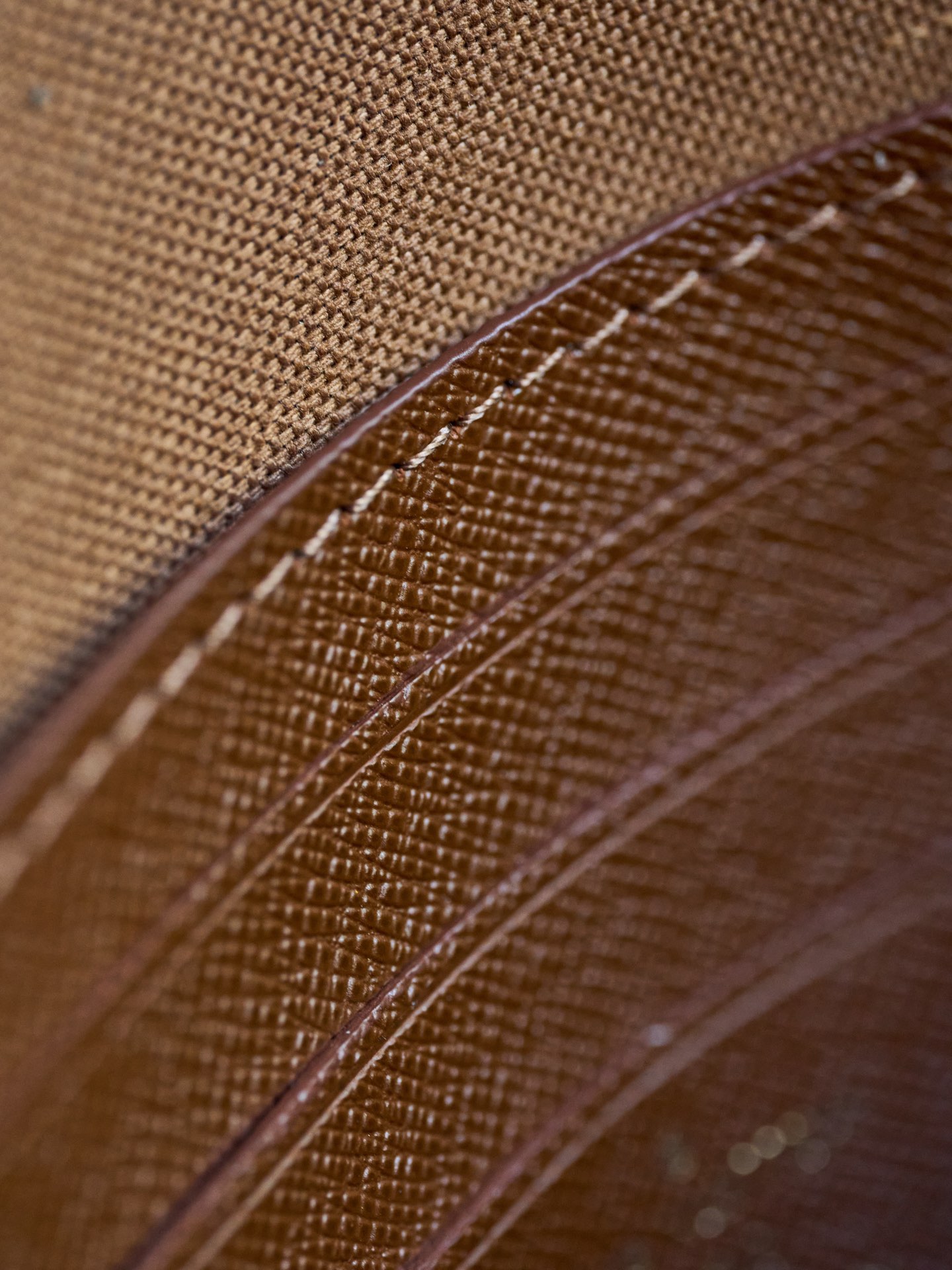 LV Wallet On Chain lVY RETICULE