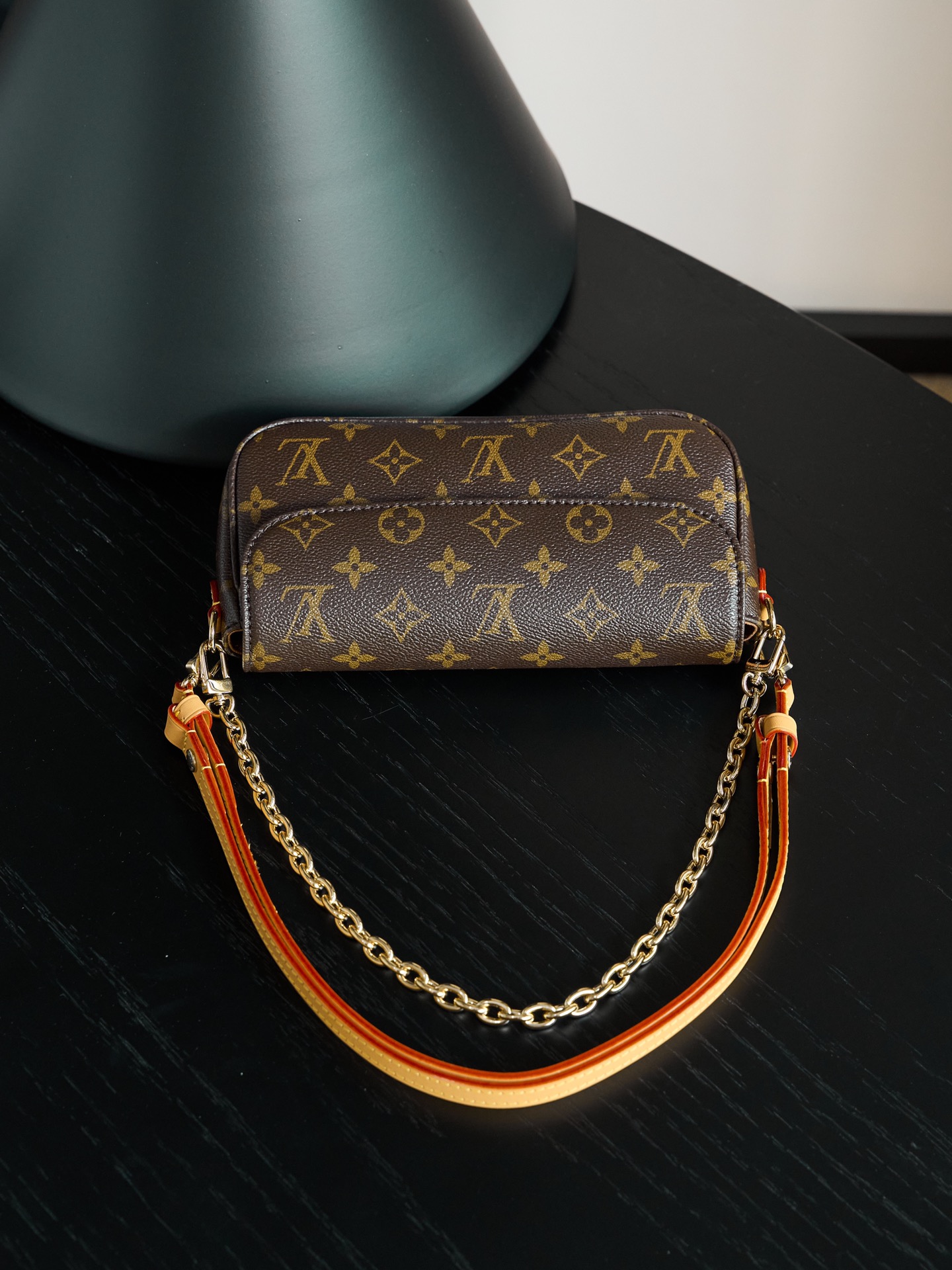 LV Wallet On Chain lVY RETICULE