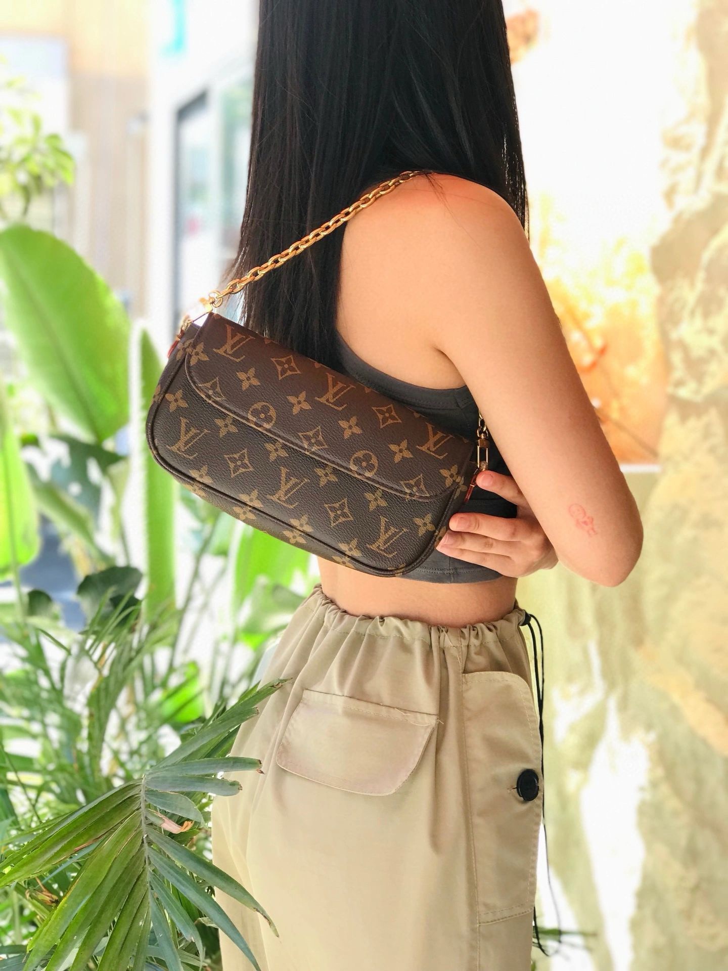 LV Wallet On Chain lVY RETICULE