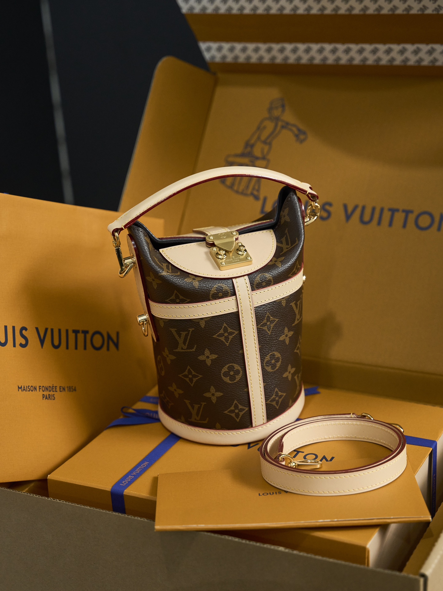 LV DUFFEL handbag