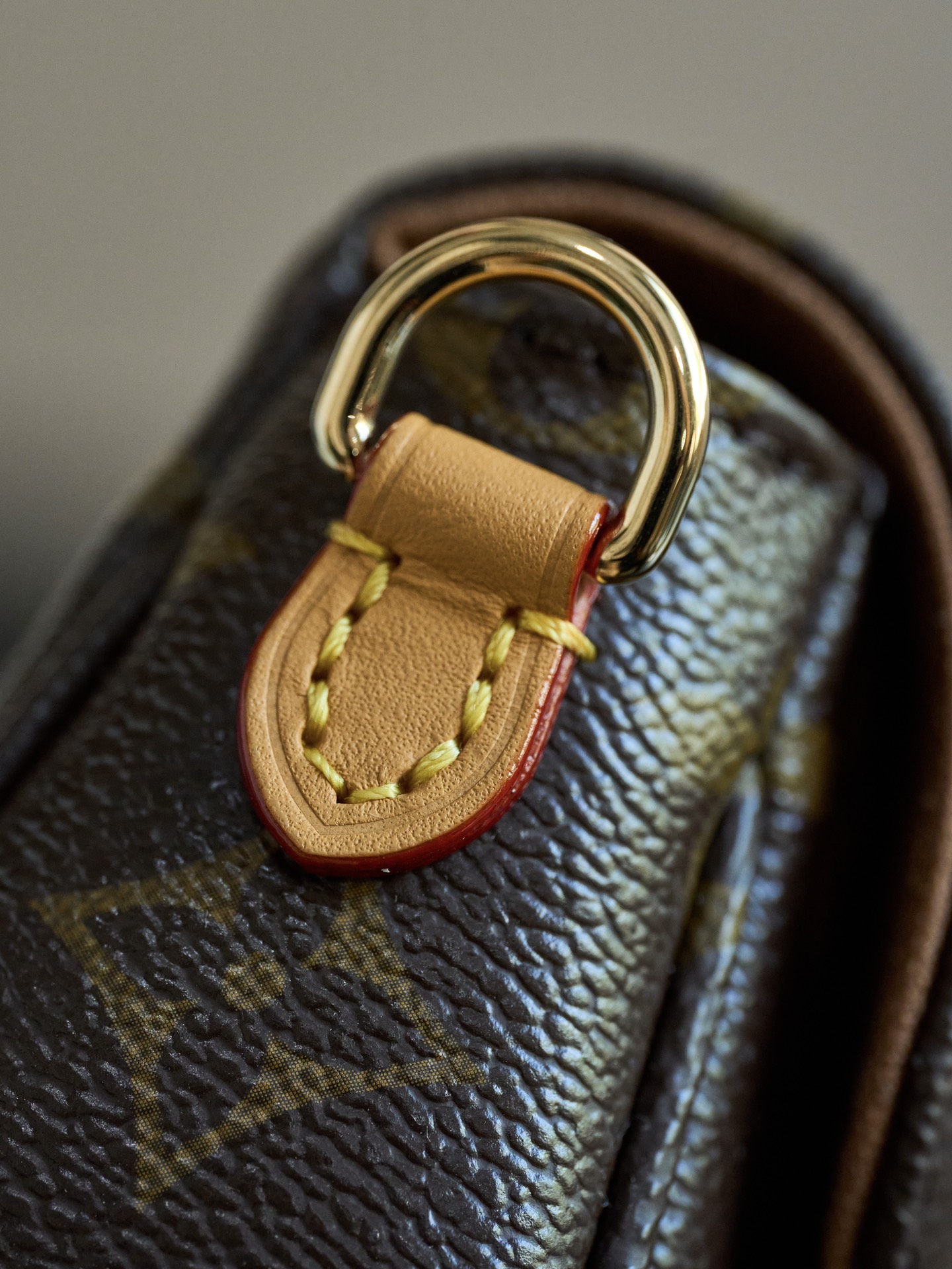 LV Wallet On Chain lVY RETICULE
