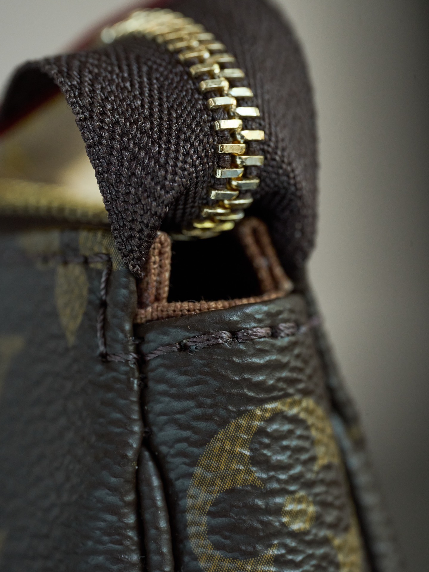 LV Pochette Accessoires