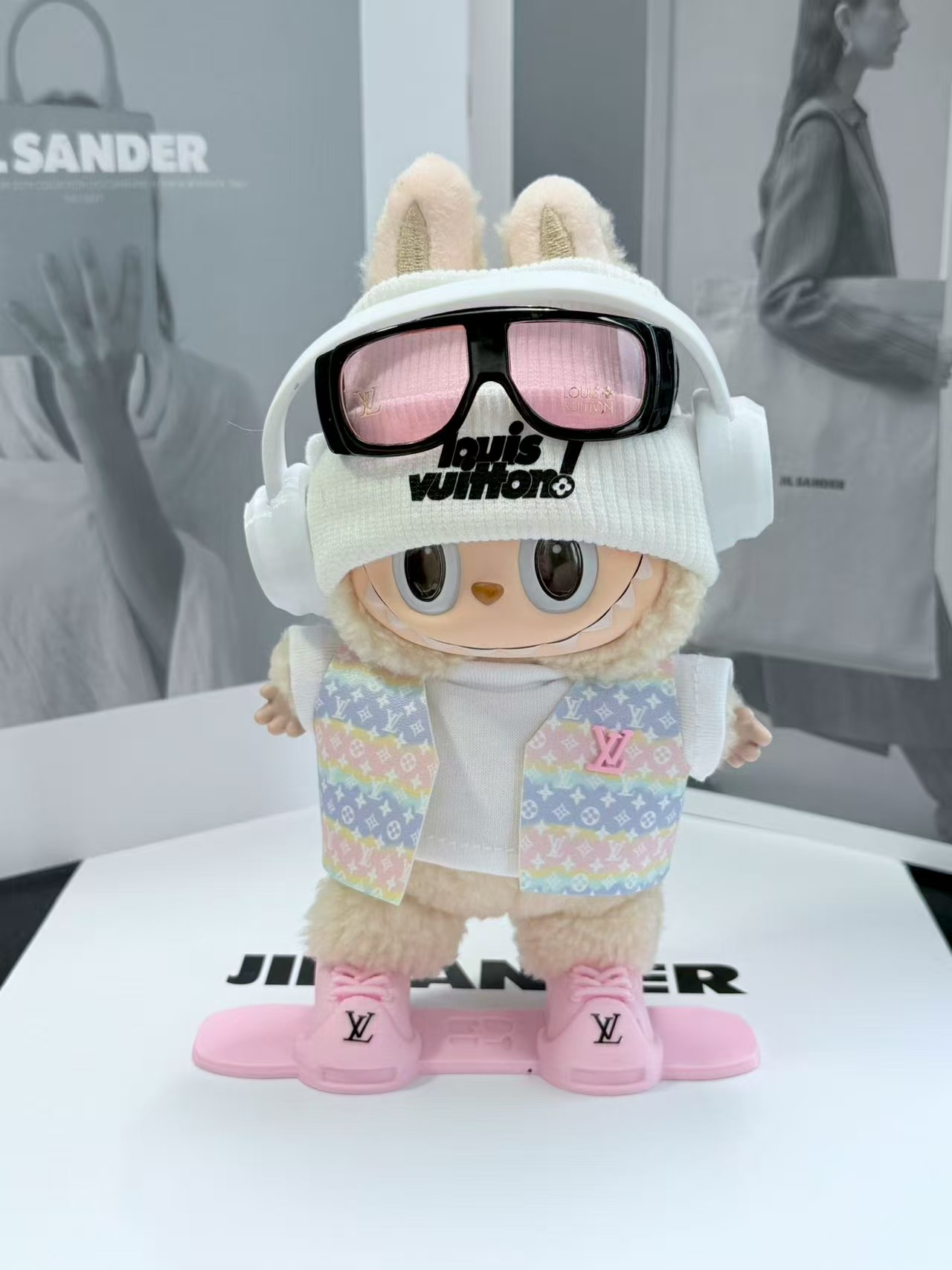 Luxe White Ski Set (Ski Suit, Snowboard & Goggles)