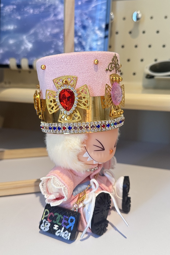 LABUBU Clothes Celebrity-Inspired Pink Outfit at 2024 MAMA