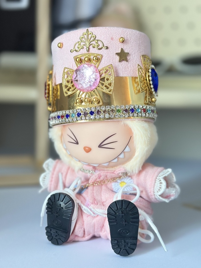 LABUBU Clothes Celebrity-Inspired Pink Outfit at 2024 MAMA