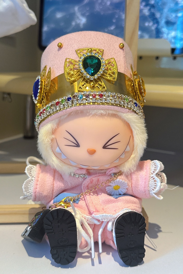 LABUBU Clothes Celebrity-Inspired Pink Outfit at 2024 MAMA