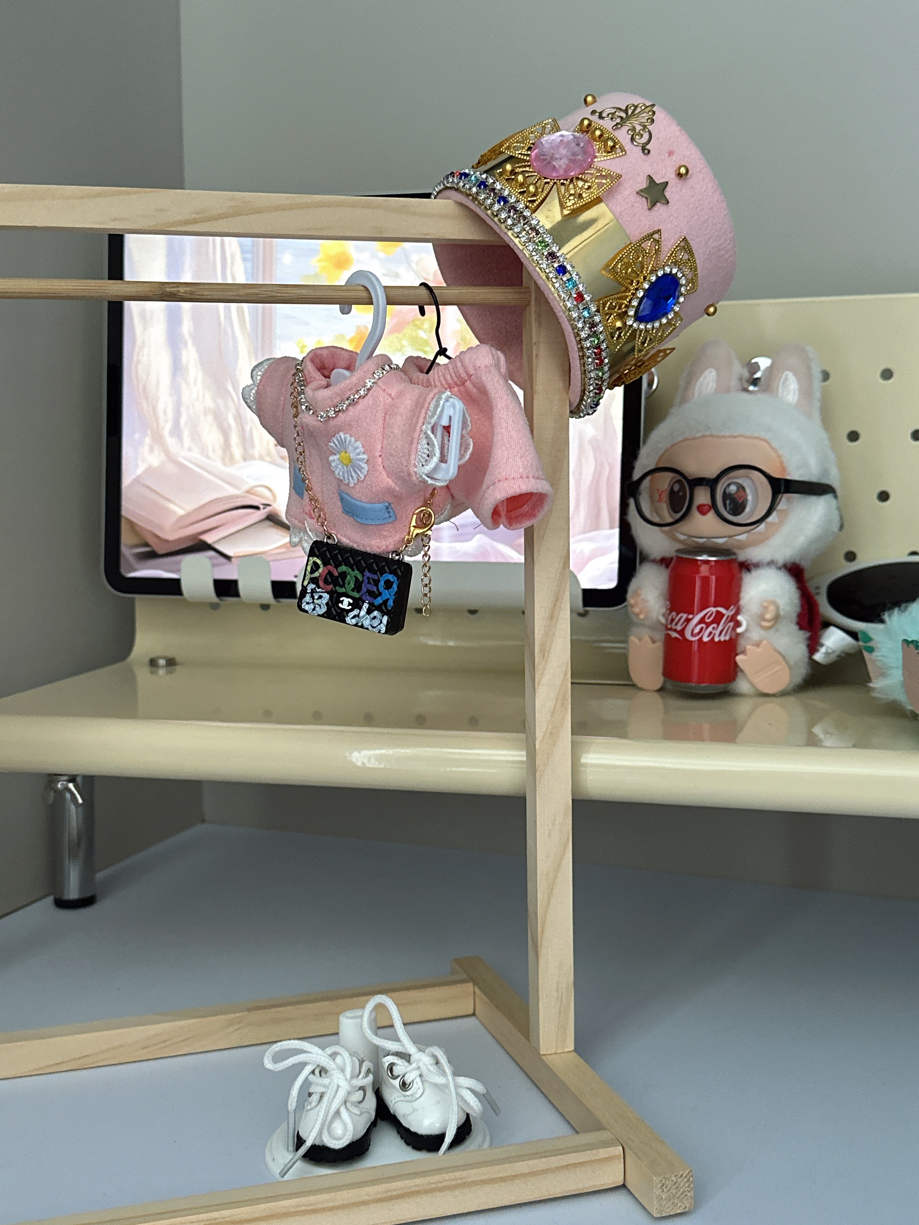 LABUBU Clothes Celebrity-Inspired Pink Outfit at 2024 MAMA