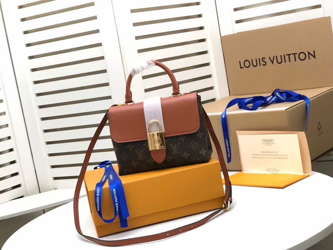 Louis Vuitton LOCKY BB M44080 21 x 17x 8 cm