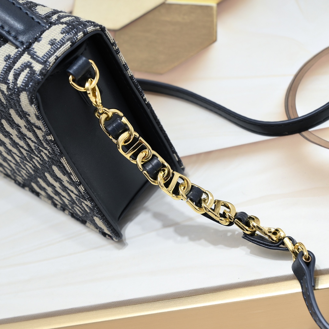 Dior CD Signature Mini Bag 5999 XB071 21cm