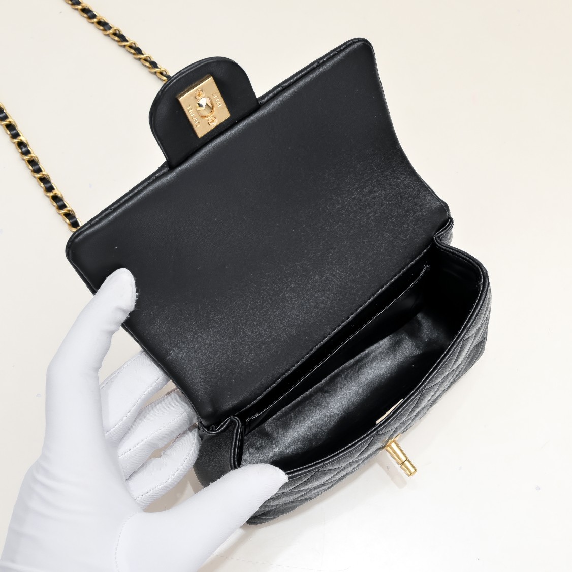 Chanel 24P Pearl Chain Shoulder Bag Handbag