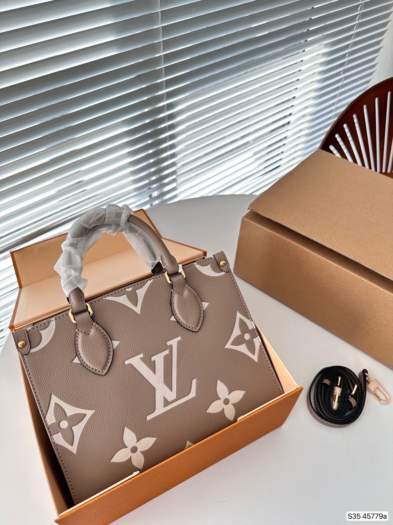 LV onthego Bag 45779 DB042 25cm