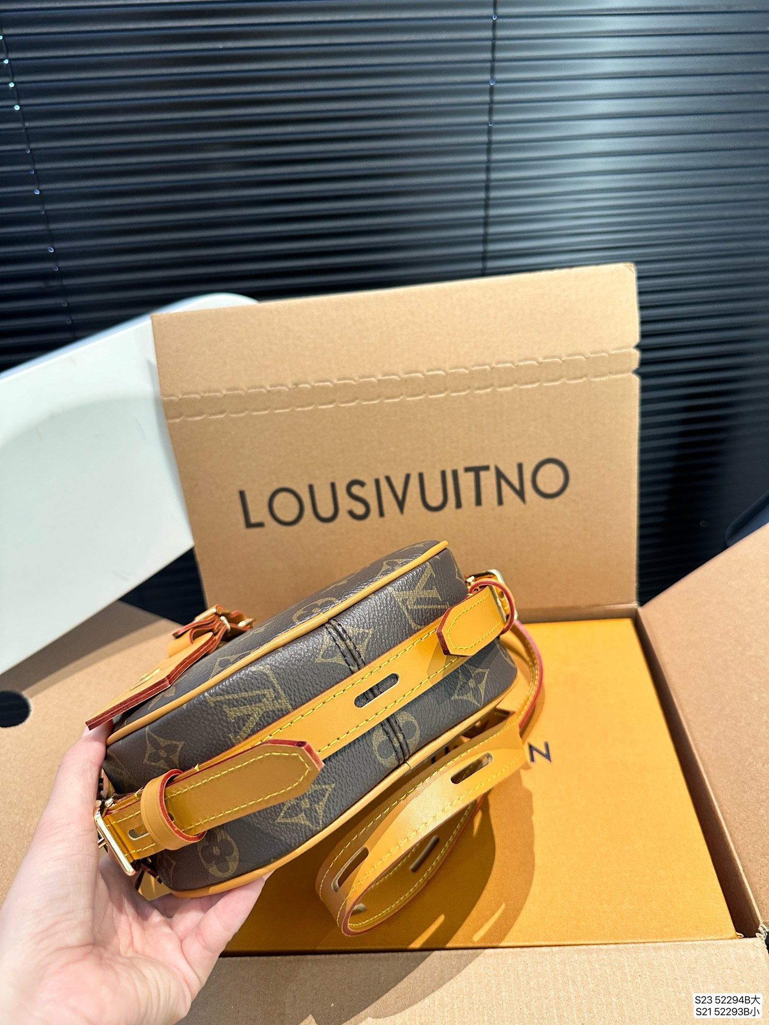 LV Shoulder Bag 52294 LLS071081 19-22cm