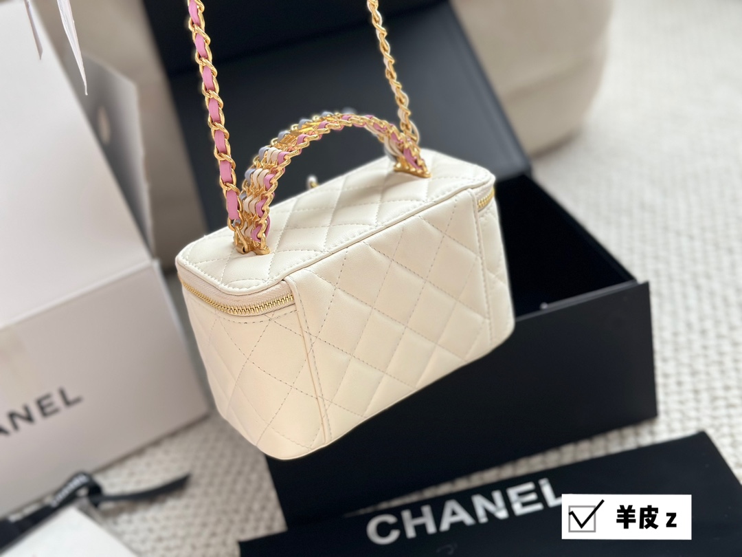 Chanel Cosmetic Bag 001 DB002 17cm