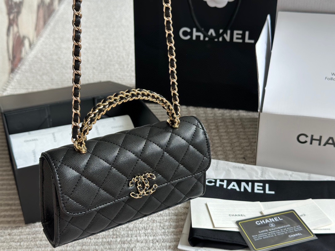 Chanel Handbag 022 DB561 19cm