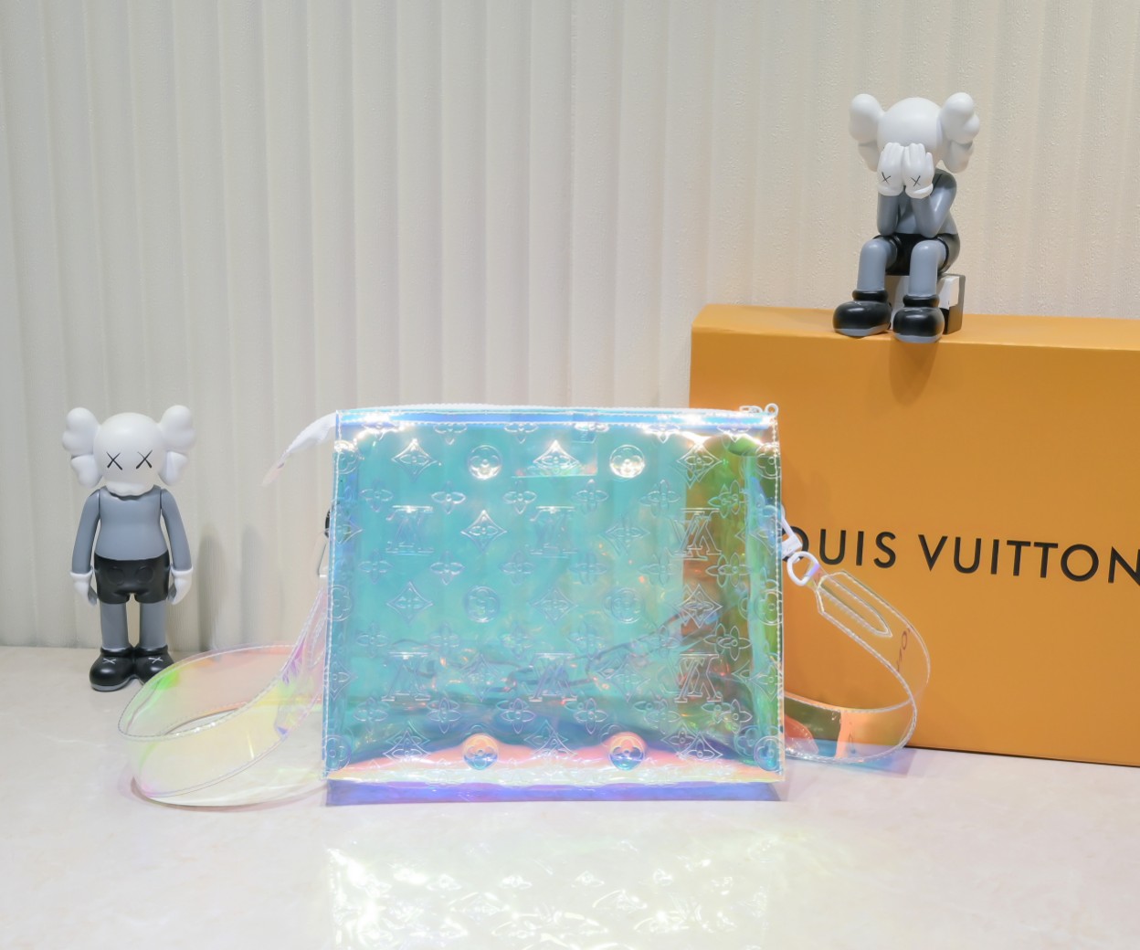 LV Toiletry Pouch On Chain M67692 LM061 25cm