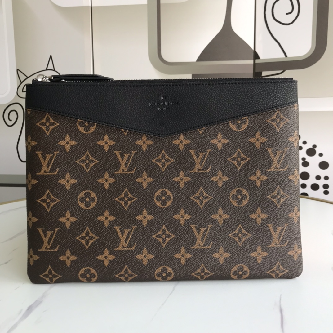 Louis Vuitton DAILY POUCH