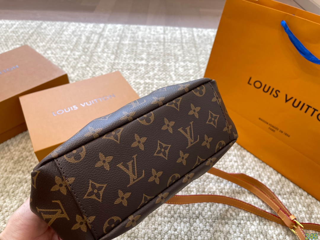 LV East West Bag 017 DB531 21cm