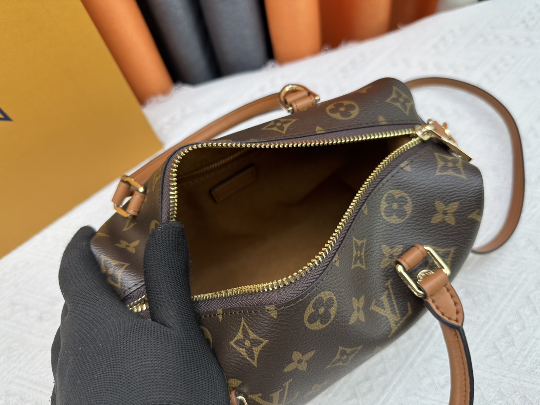 Louis Vuitton  Monogram with Leather Trim Tote shoulder bag M68169
