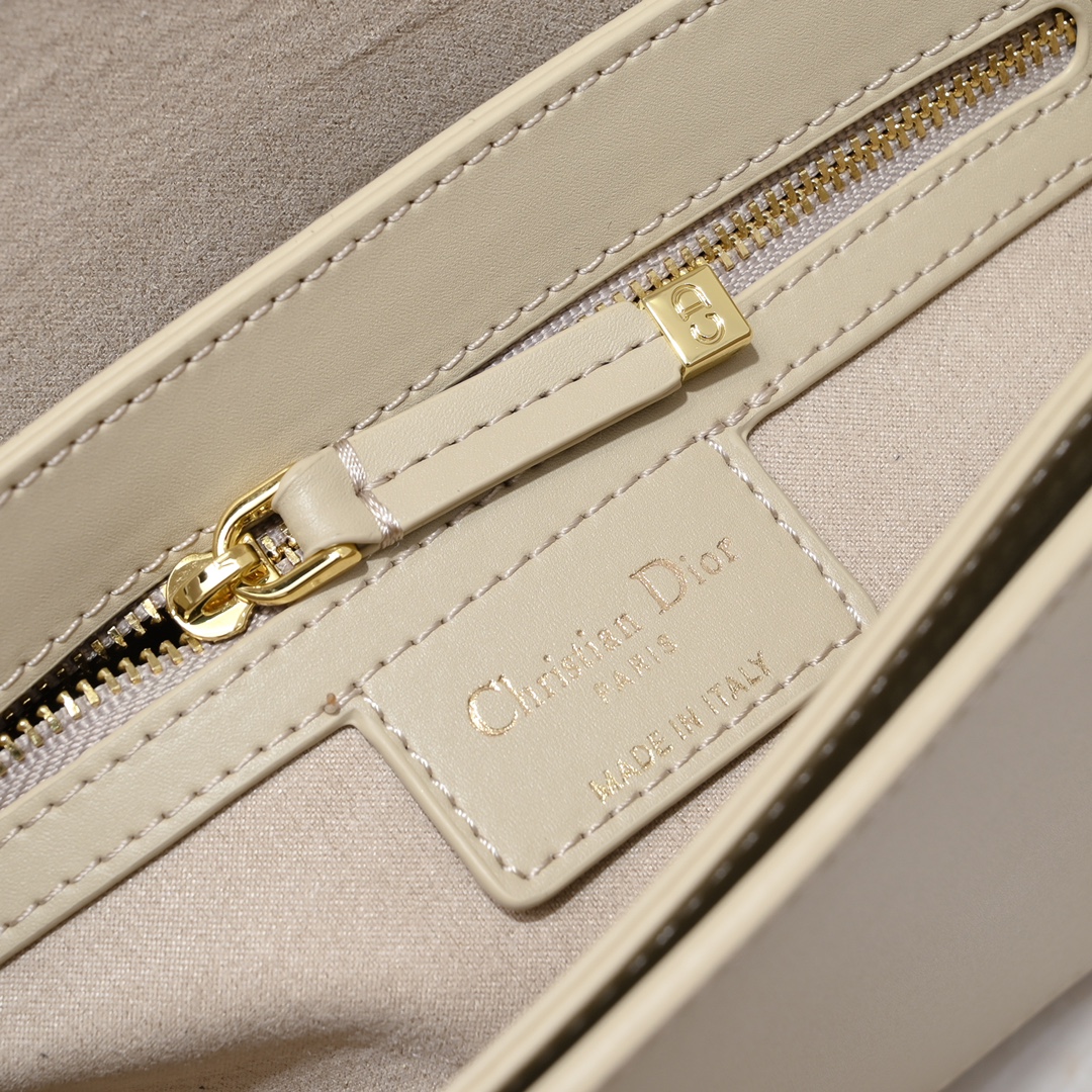 Dior CD Signature Bag With Strap 5777 XB002 21cm