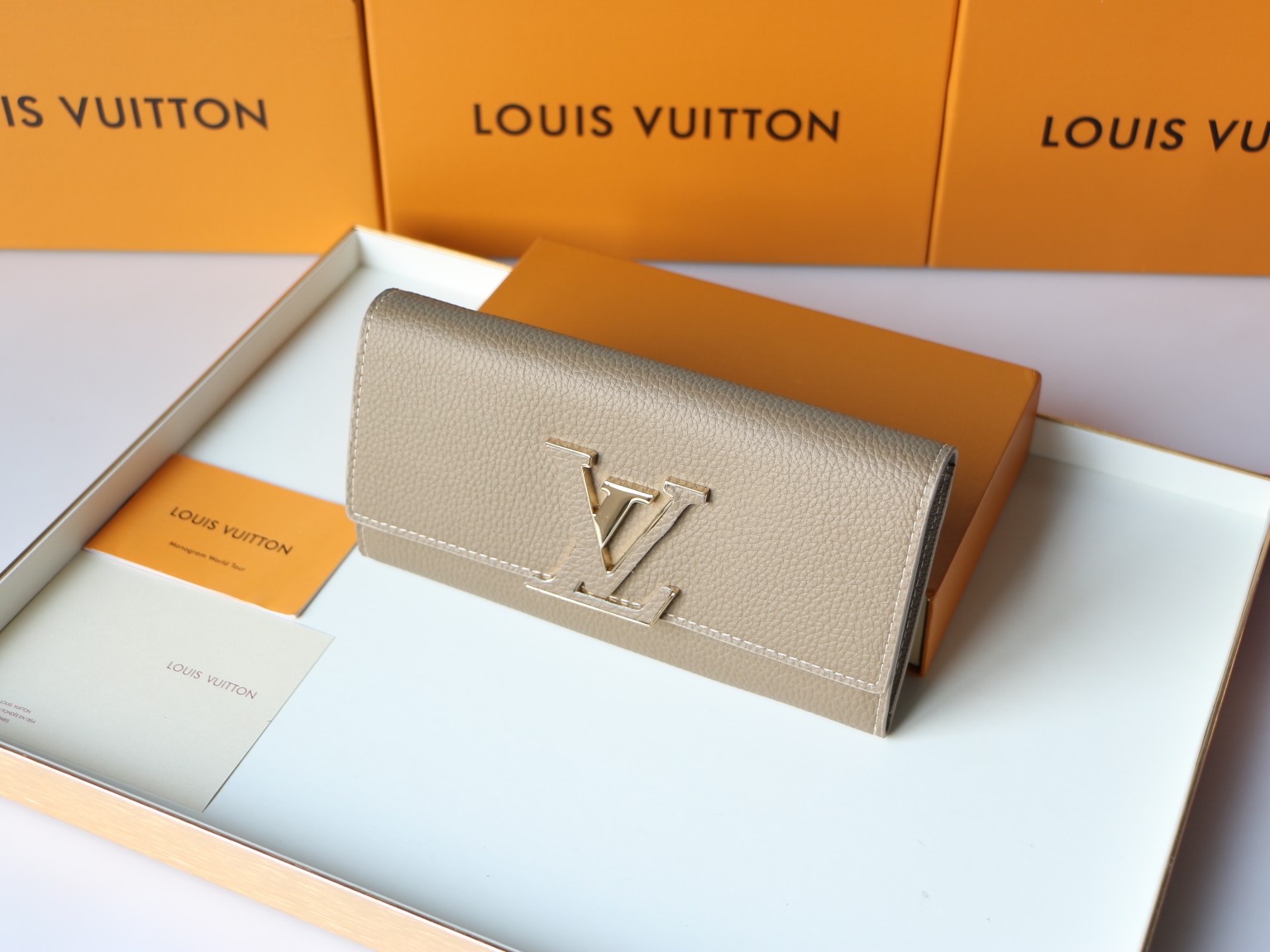 LV Capucines Wallet M61248 LM57 20cm