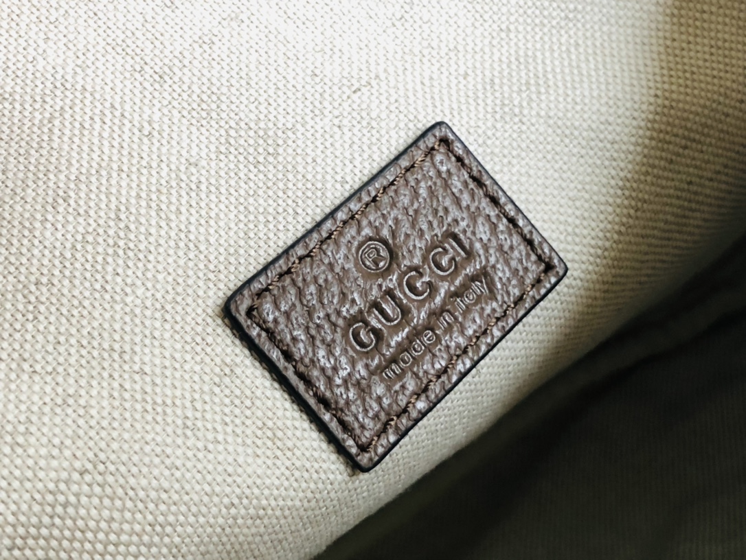 GUCCI696031smile051  39x 17x 4 cm