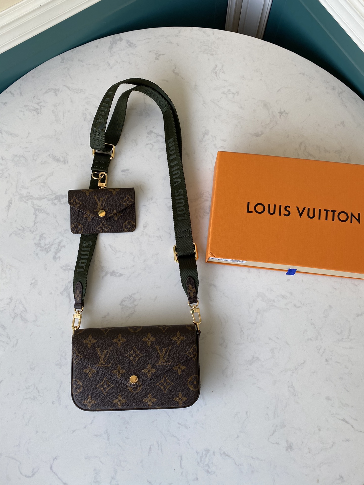 Louis Vuitton FÉLICIE STRAP & GO
