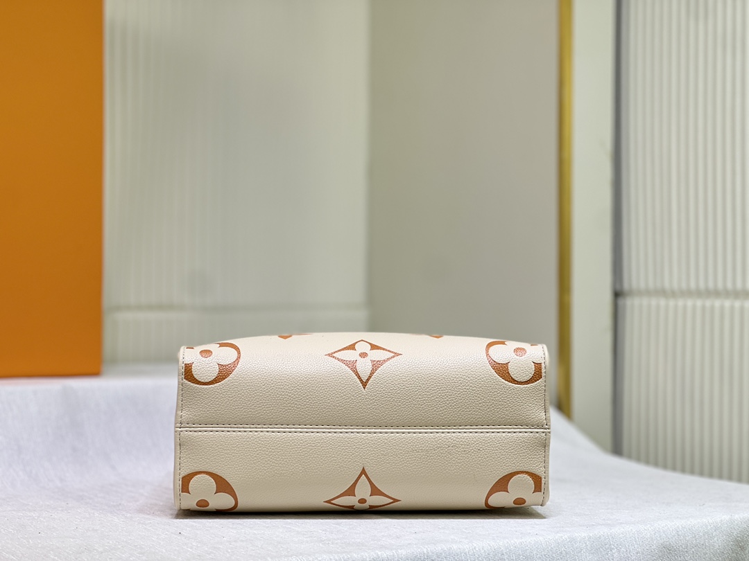 Louis Vuitton ONTHEGO PM