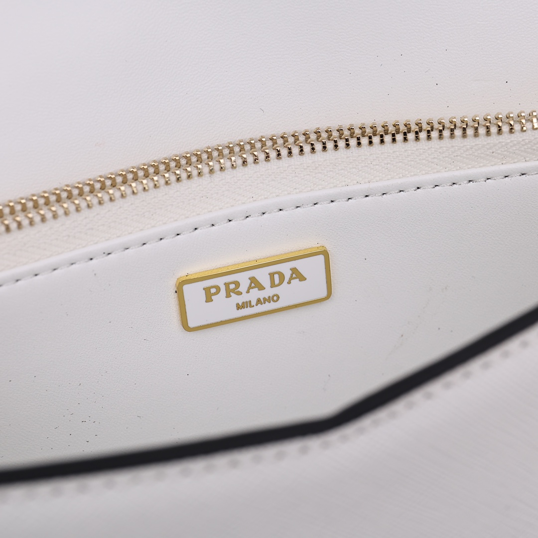 Prada0836 22PJ551