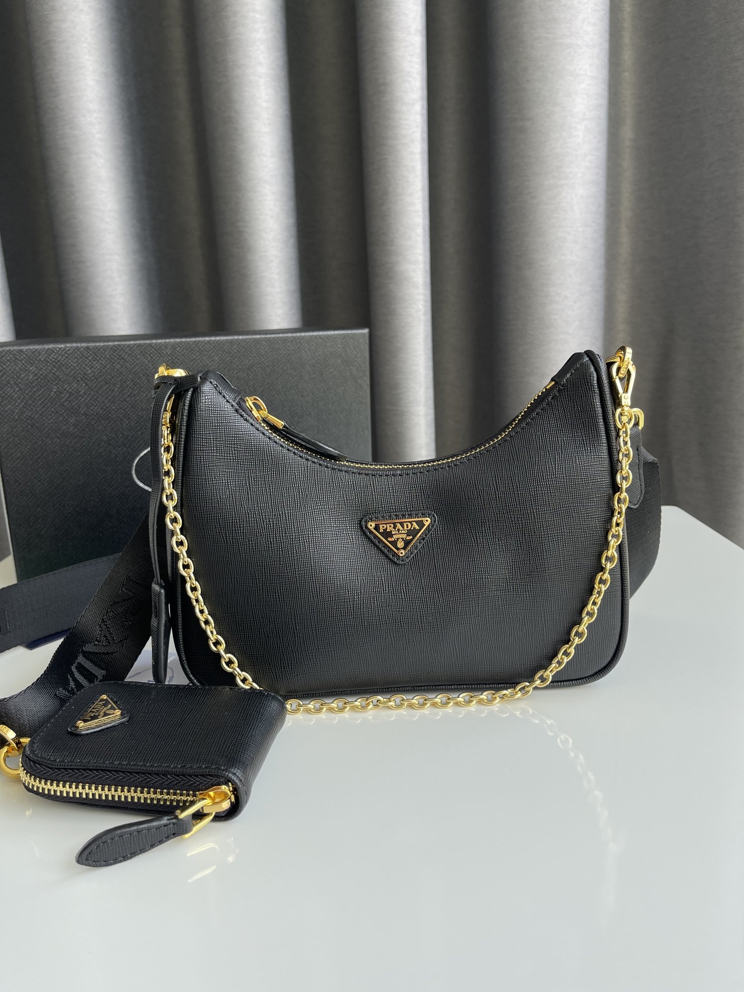 Prada Re-Edition 2005 Saffiano leather bag