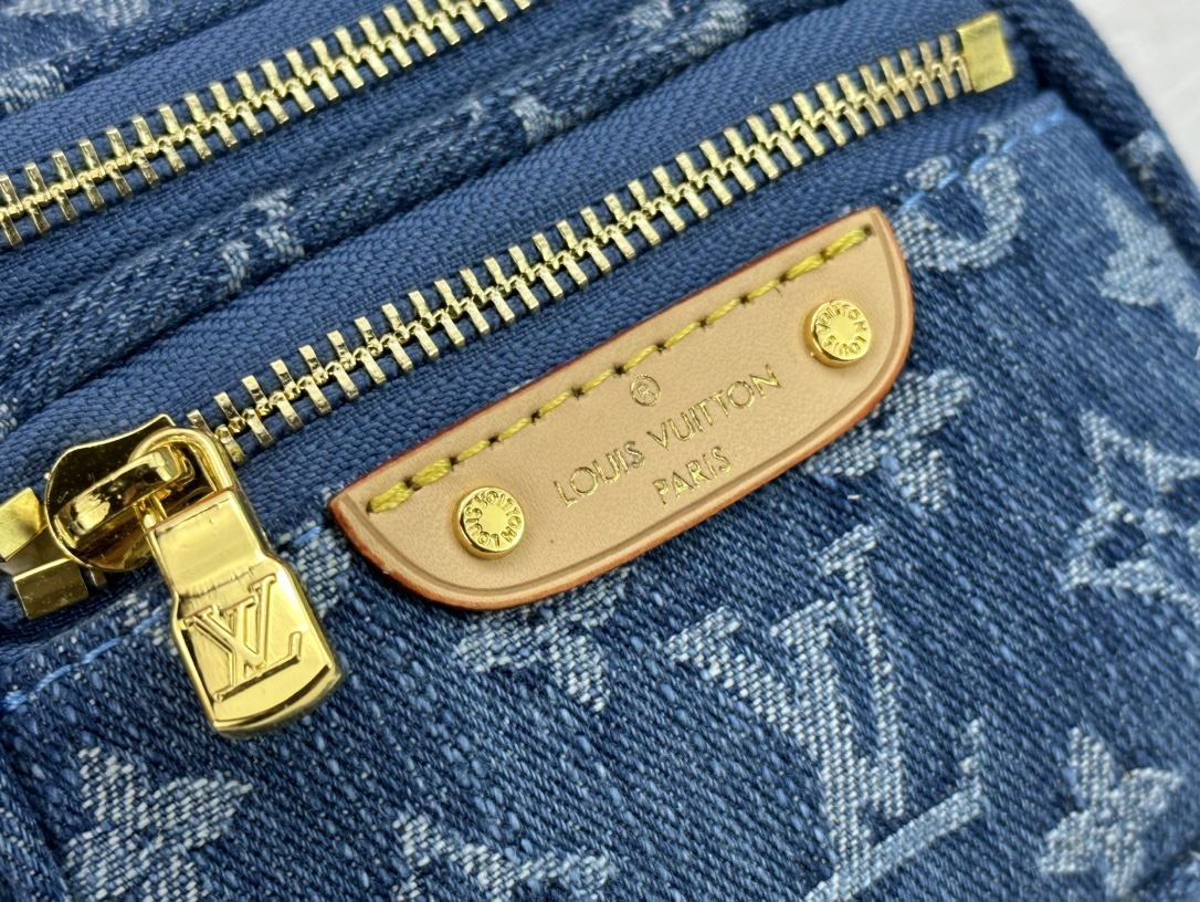 LV Gradient Mini Bumbag M82208 LM021 17cm