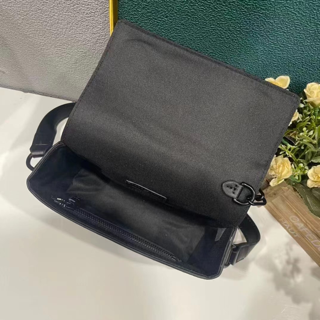 LV Steamer Messenger Bag M82534 LM031 18cm