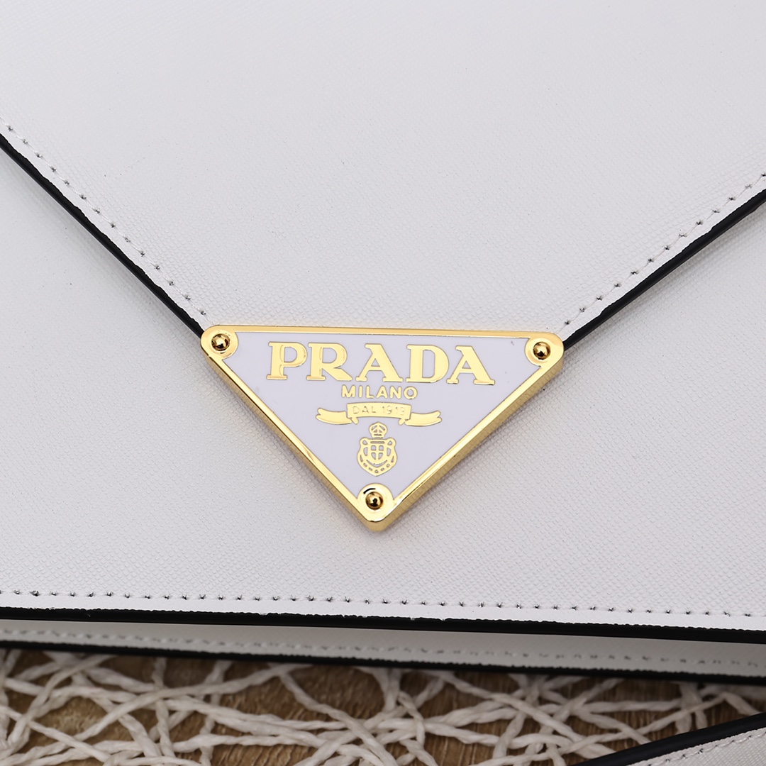 Prada0836 22PJ551