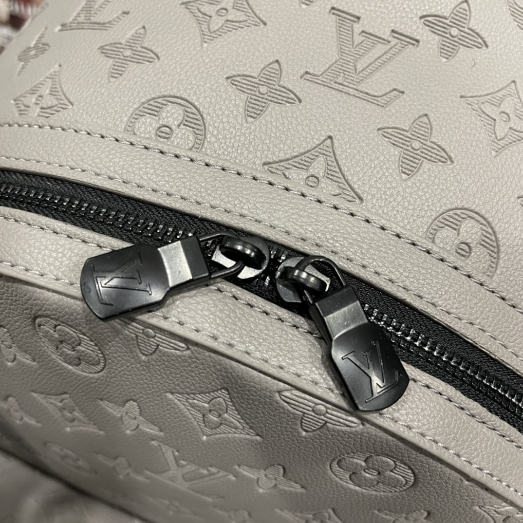 LV Discovery Backpack  M46553 29.0 x 38.0 x 20.0cm