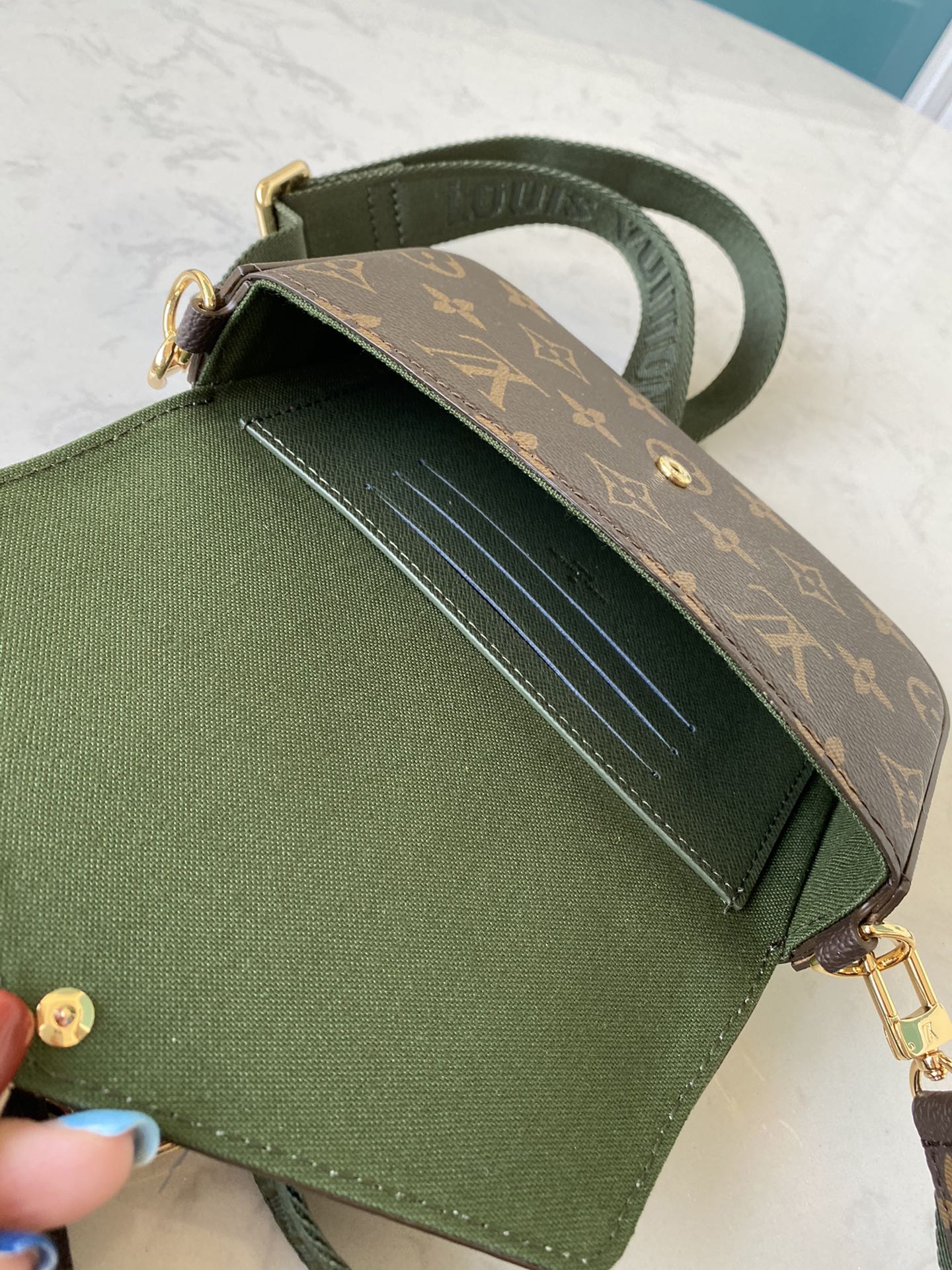 Louis Vuitton FÉLICIE STRAP & GO