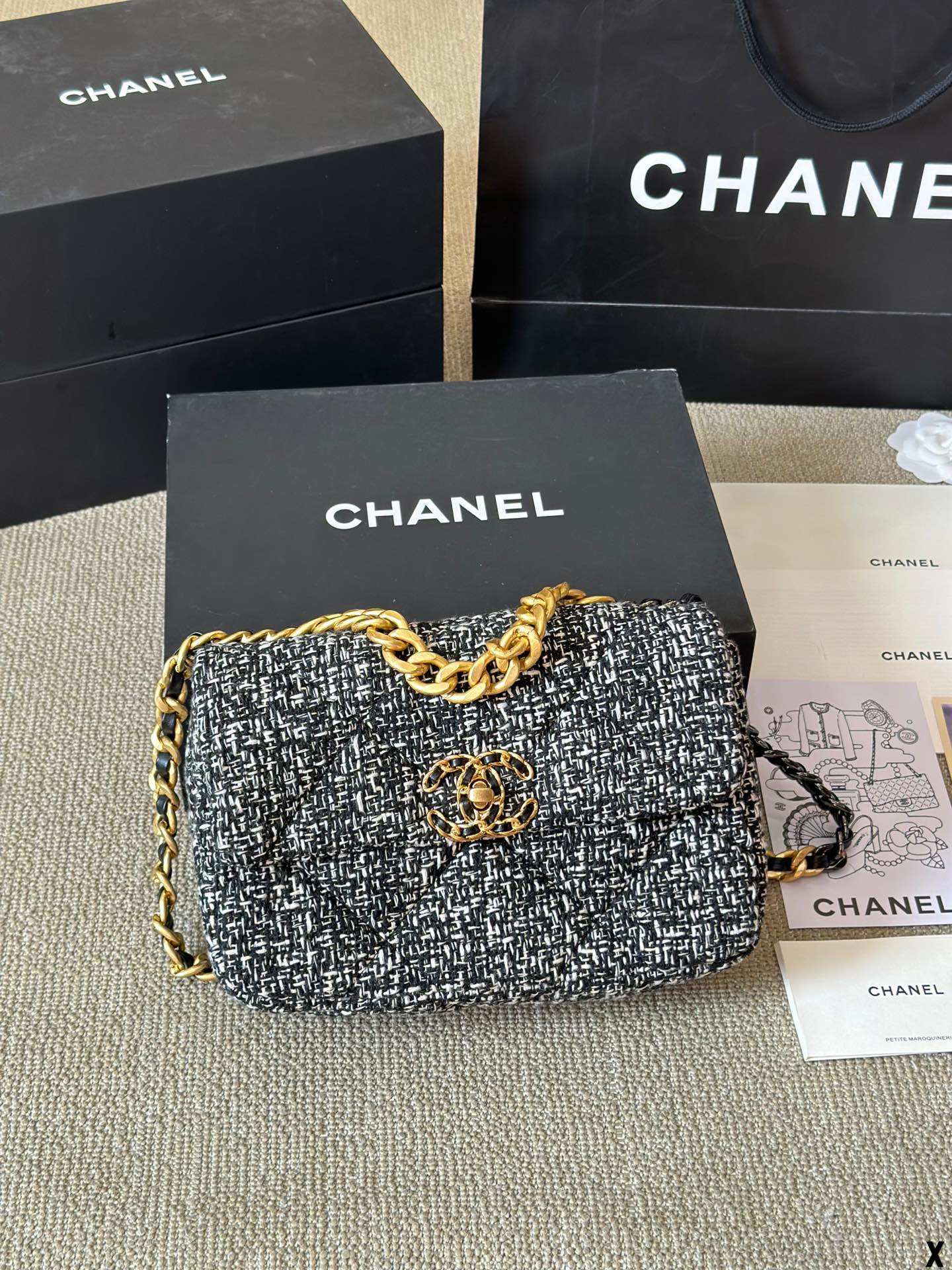 Chanel Shoulder Bag 026 DB571 26cm