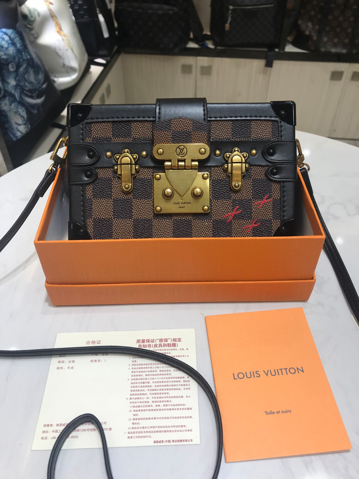 LV94219KF061 19*12*4 cm