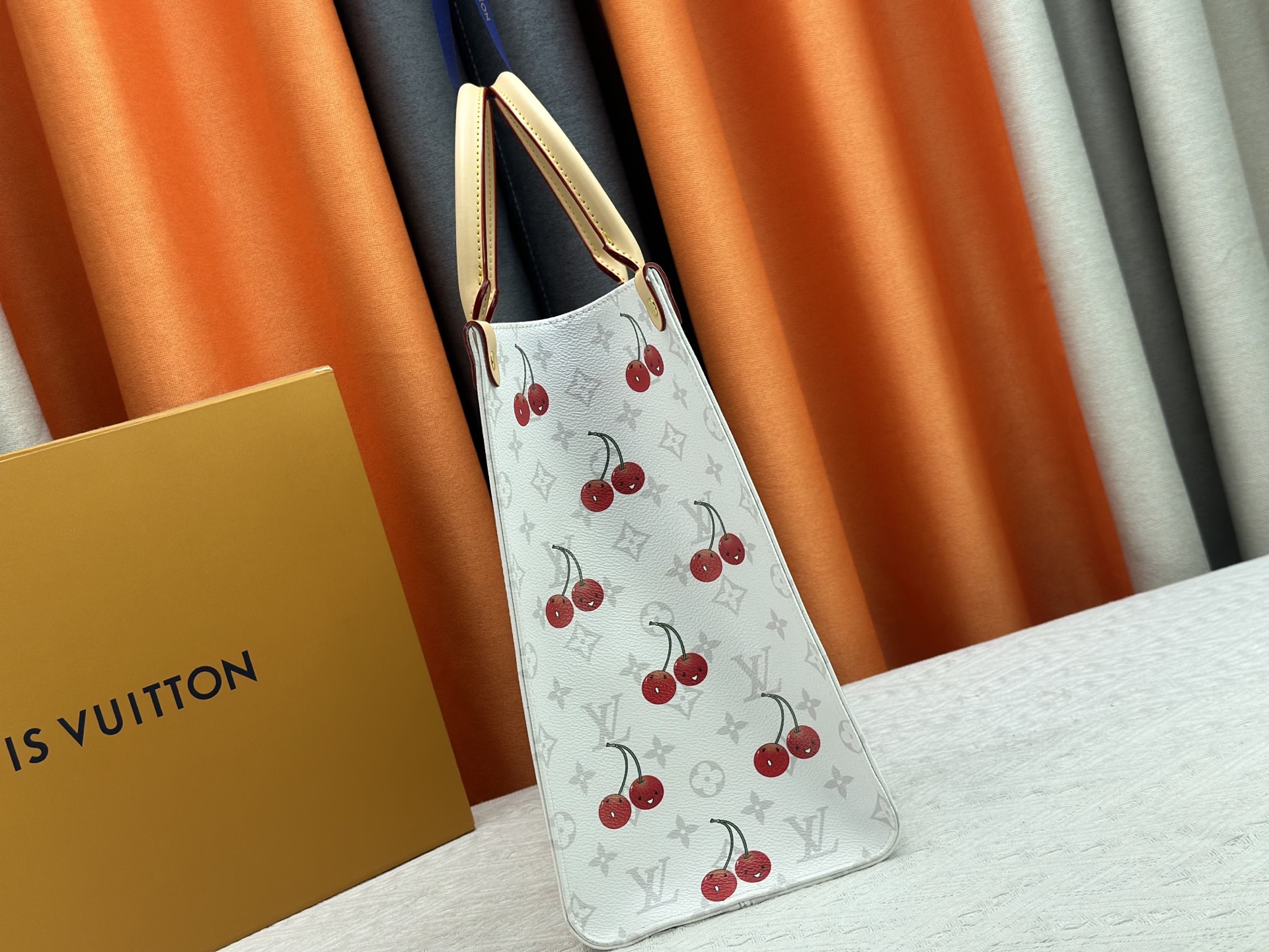 Louis Vuitton Onthego  Medium Handbag M45039