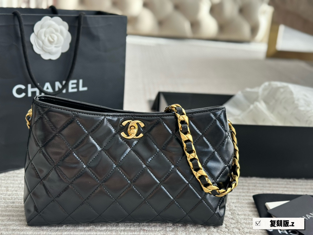 Chanel Hobo Bag 035 DB581 28cm