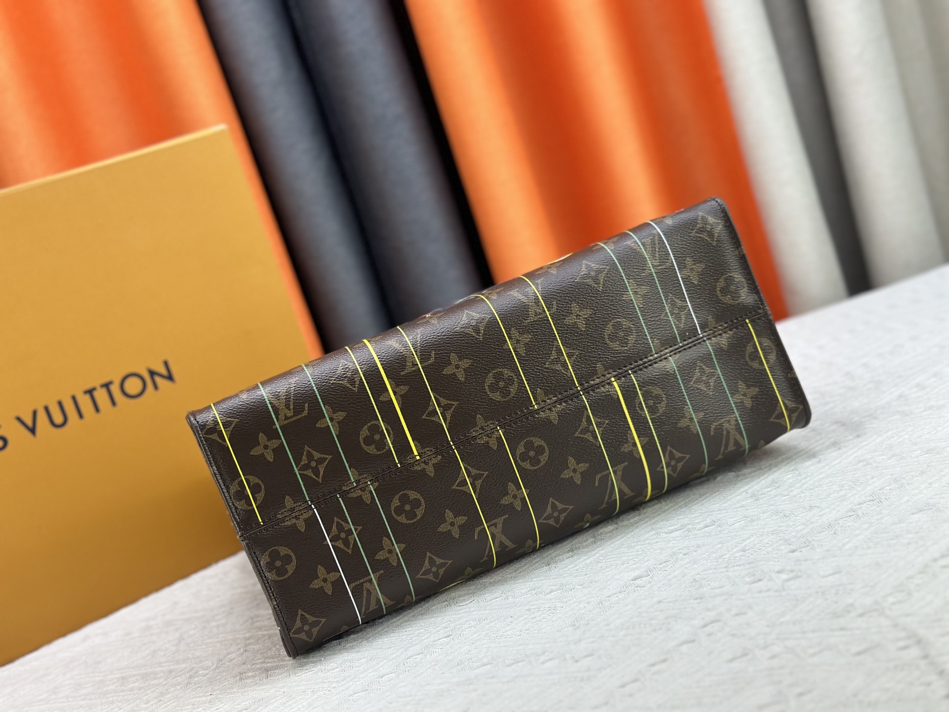 Louis Vuitton ONTHEGO Medium Handbag M44571